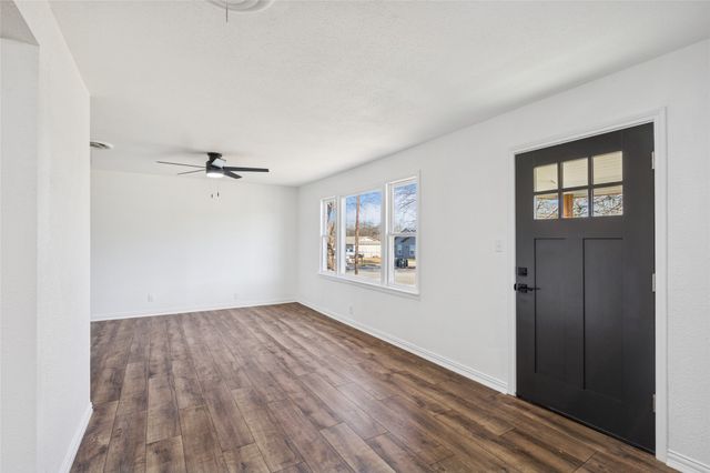 1301 N Douglas Avenue, Cleburne, TX 76033