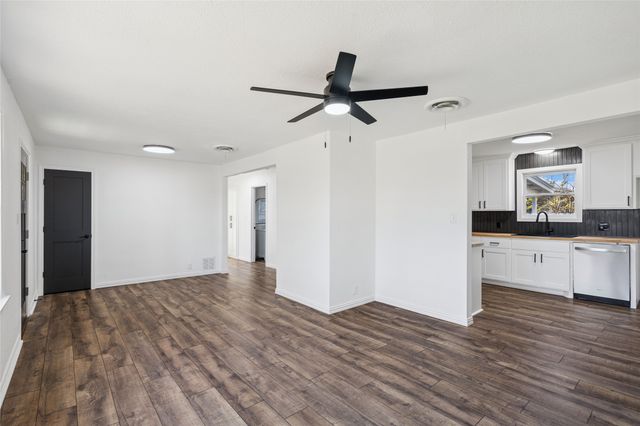 1301 N Douglas Avenue, Cleburne, TX 76033