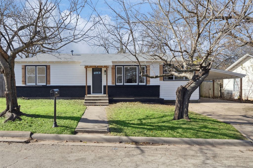 1301 N Douglas Avenue, Cleburne, TX 76033