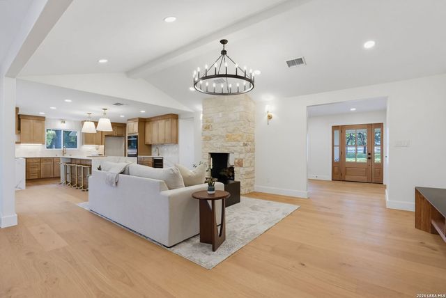 28262 WINDWOOD DR E, Boerne, TX 78006