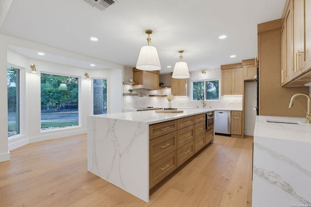 28262 WINDWOOD DR E, Boerne, TX 78006