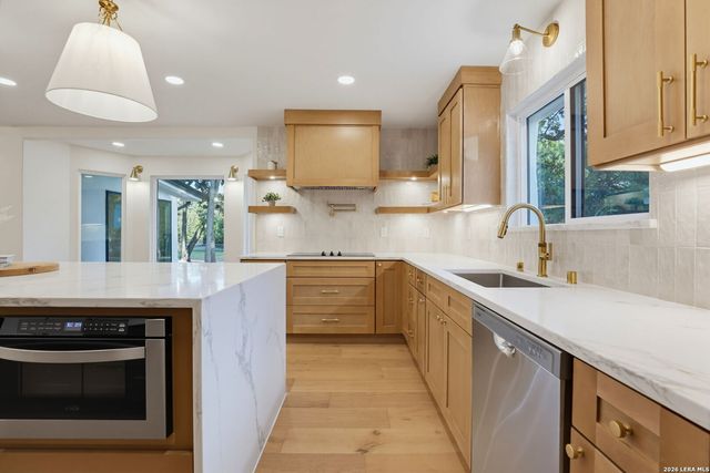 28262 WINDWOOD DR E, Boerne, TX 78006