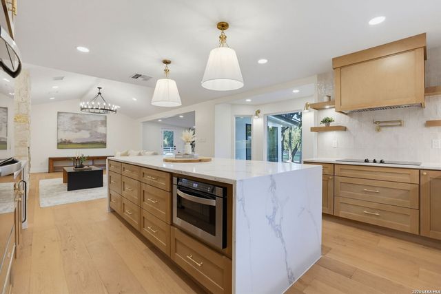 28262 WINDWOOD DR E, Boerne, TX 78006