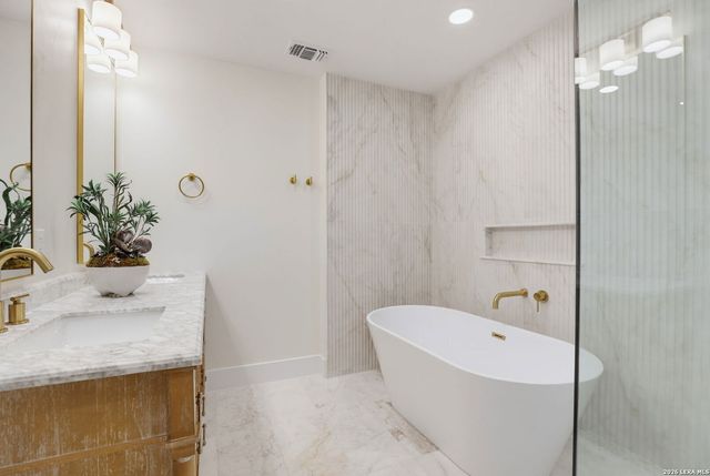 28262 WINDWOOD DR E, Boerne, TX 78006
