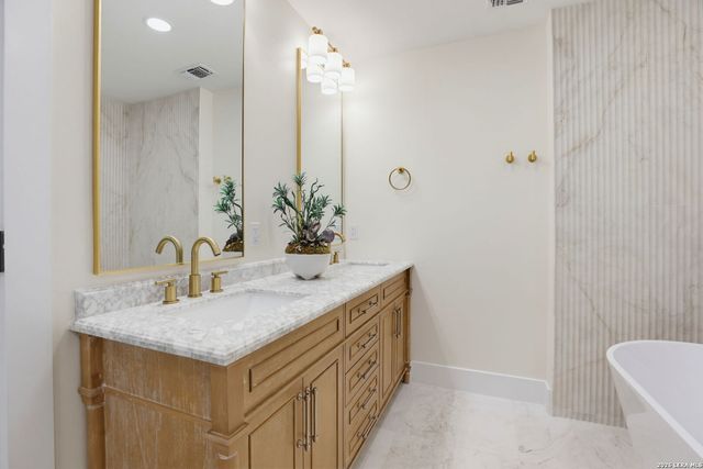 28262 WINDWOOD DR E, Boerne, TX 78006