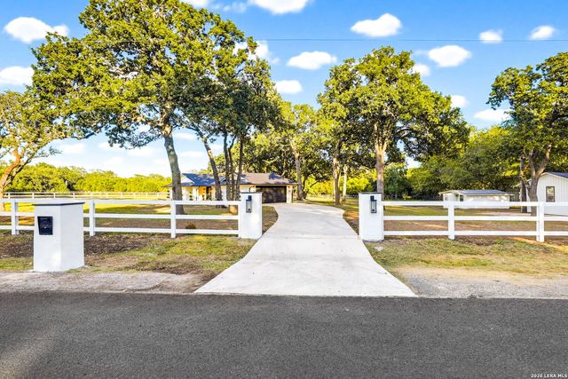 28262 WINDWOOD DR E, Boerne, TX 78006