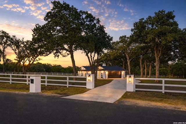 28262 WINDWOOD DR E, Boerne, TX 78006