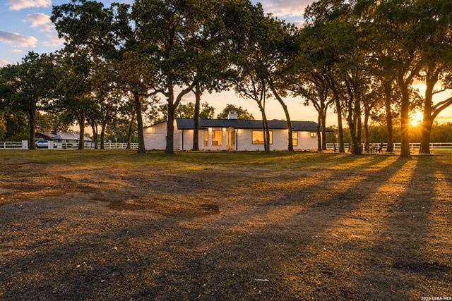28262 WINDWOOD DR E, Boerne, TX 78006