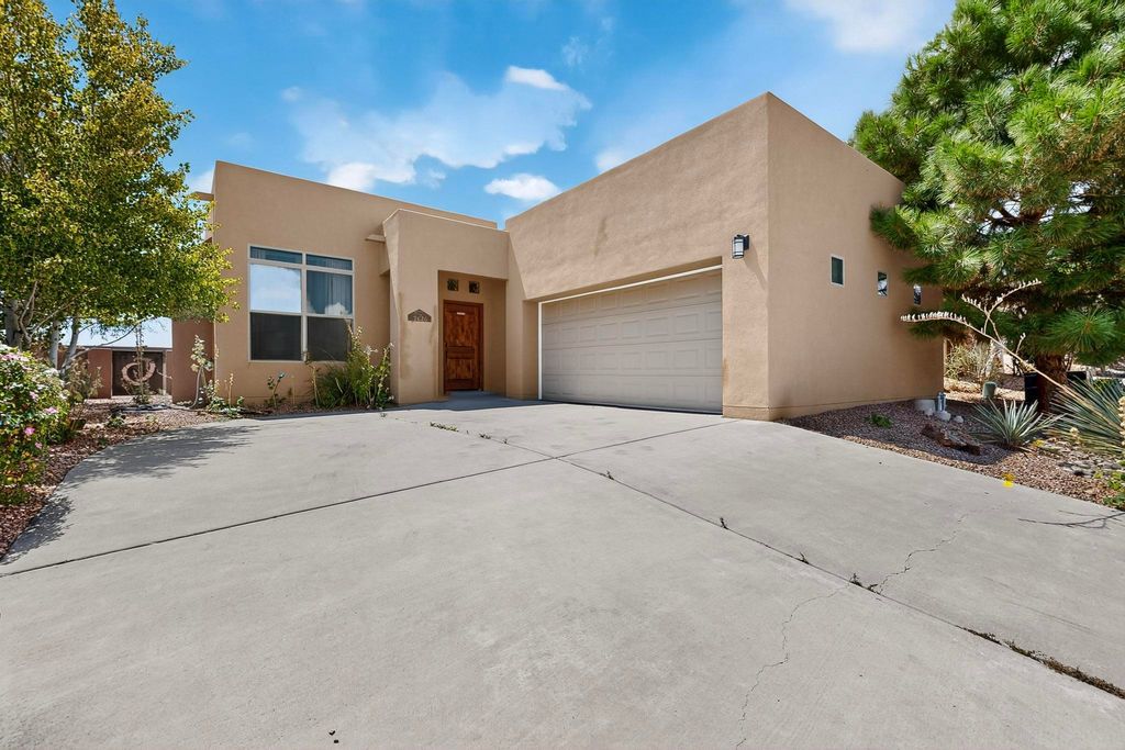 2626 Redondo Santa Fe NE, Rio Rancho, NM 87144