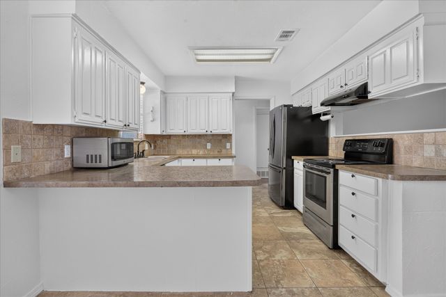 1016 Westminster Lane, Mansfield, TX 76063