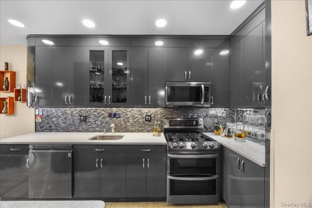 1015 Old Post Road 2C, Mamaroneck, NY 10543