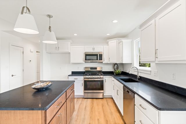 5916 HUNTINGTON CT, Columbia, MO 65202