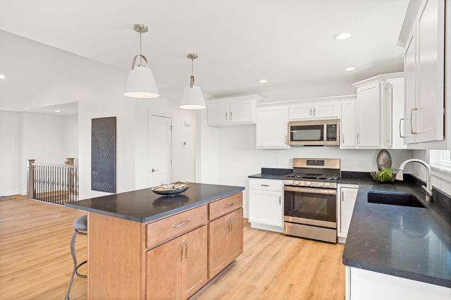 5916 HUNTINGTON CT, Columbia, MO 65202