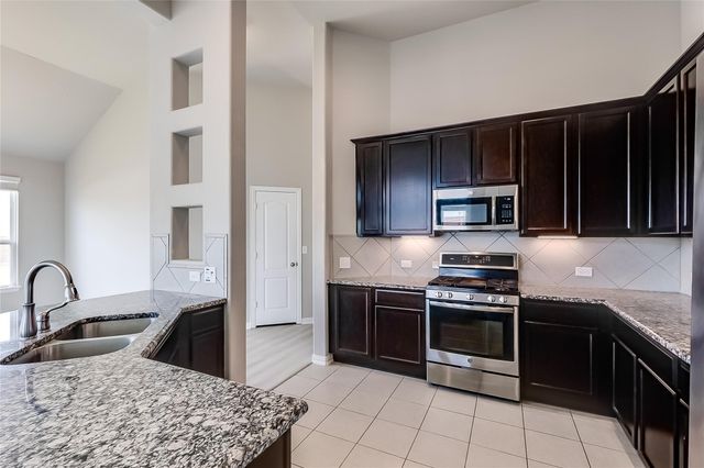 505 Palmilla DR, Leander, TX 78641