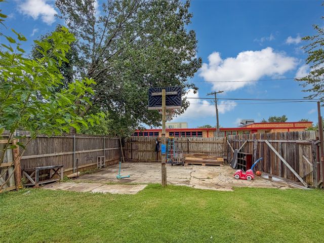 724 S Morris, Gainesville, TX 76240