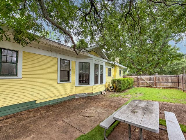 724 S Morris, Gainesville, TX 76240