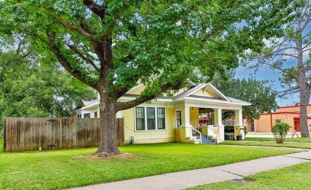724 S Morris, Gainesville, TX 76240