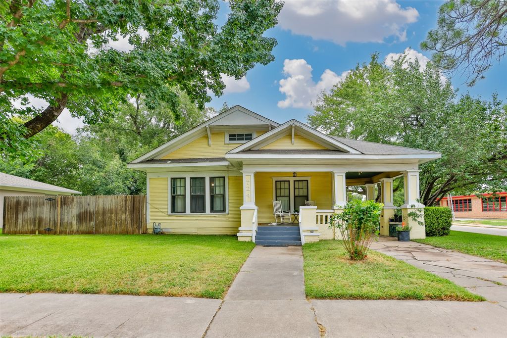 724 S Morris, Gainesville, TX 76240
