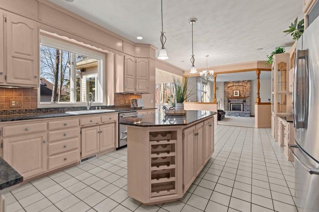 63 BRENTWOOD LANE, Appleton, WI 54915