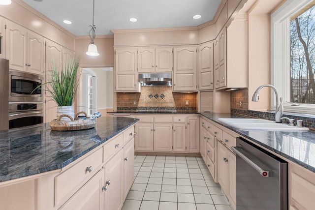 63 BRENTWOOD LANE, Appleton, WI 54915