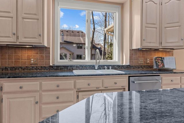 63 BRENTWOOD LANE, Appleton, WI 54915