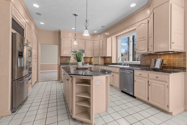 63 BRENTWOOD LANE, Appleton, WI 54915