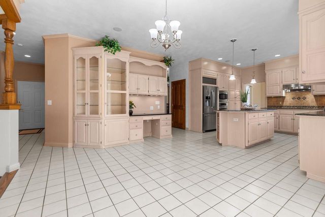 63 BRENTWOOD LANE, Appleton, WI 54915