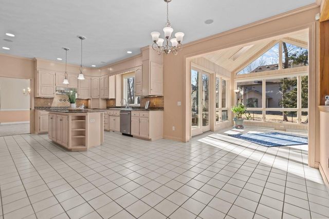 63 BRENTWOOD LANE, Appleton, WI 54915