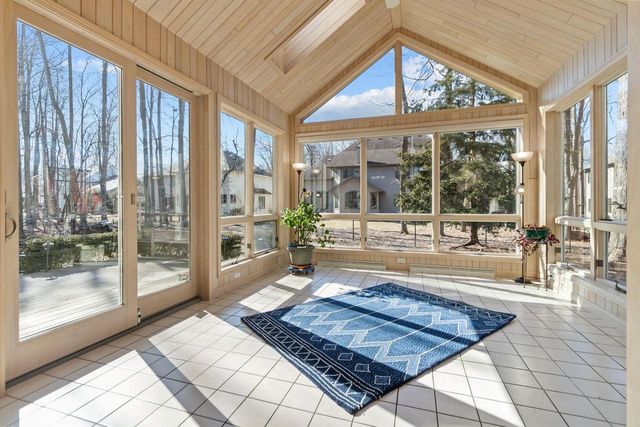 63 BRENTWOOD LANE, Appleton, WI 54915