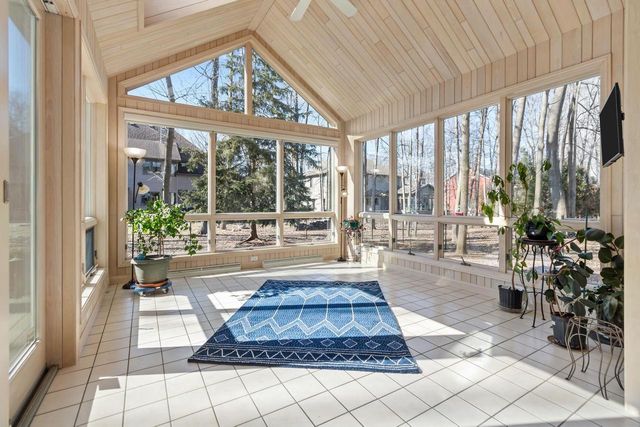 63 BRENTWOOD LANE, Appleton, WI 54915