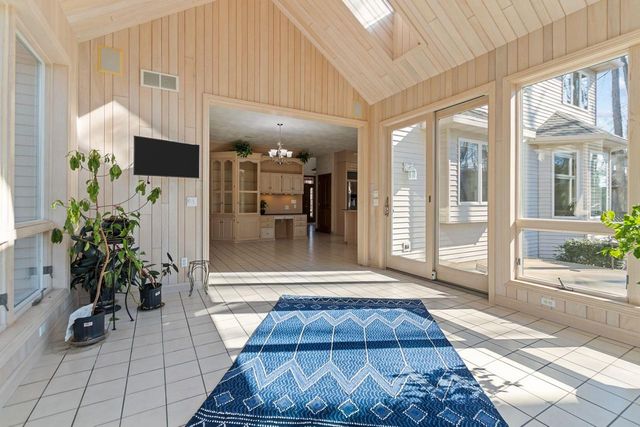 63 BRENTWOOD LANE, Appleton, WI 54915