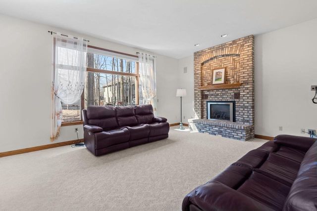 63 BRENTWOOD LANE, Appleton, WI 54915