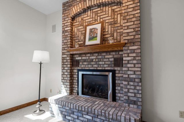 63 BRENTWOOD LANE, Appleton, WI 54915