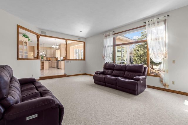 63 BRENTWOOD LANE, Appleton, WI 54915