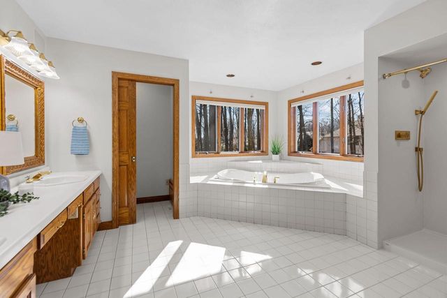 63 BRENTWOOD LANE, Appleton, WI 54915