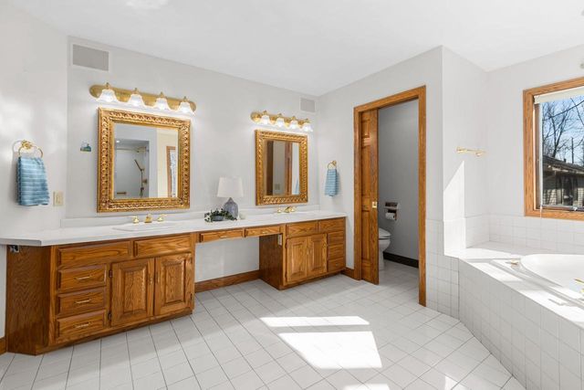 63 BRENTWOOD LANE, Appleton, WI 54915