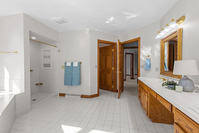 63 BRENTWOOD LANE, Appleton, WI 54915