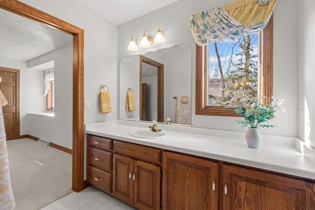 63 BRENTWOOD LANE, Appleton, WI 54915