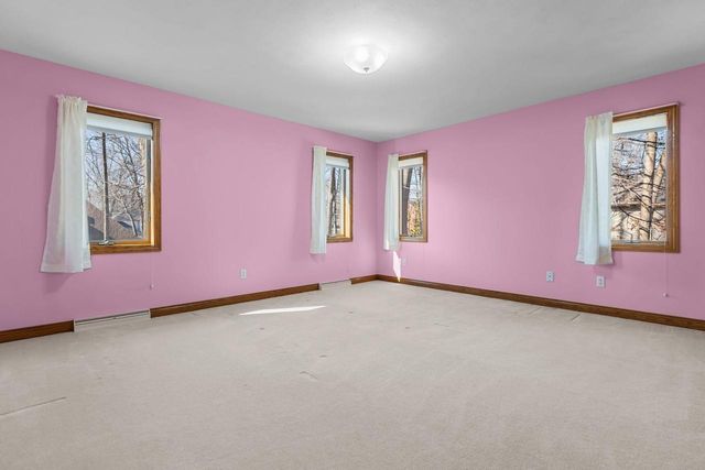 63 BRENTWOOD LANE, Appleton, WI 54915