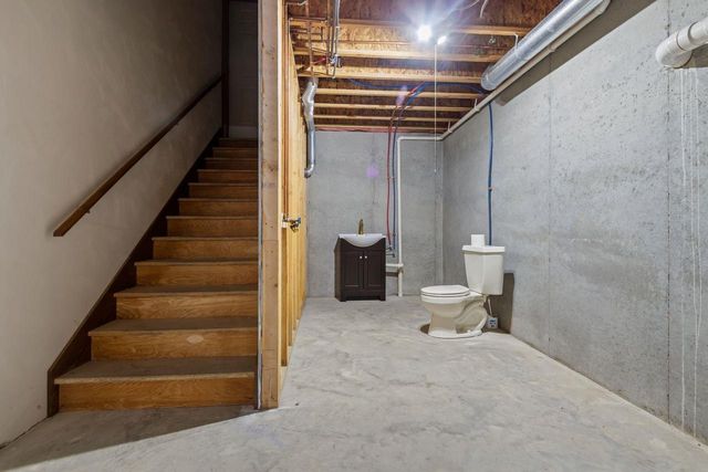 63 BRENTWOOD LANE, Appleton, WI 54915