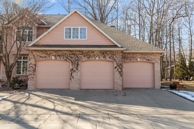 63 BRENTWOOD LANE, Appleton, WI 54915