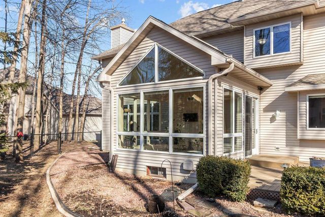 63 BRENTWOOD LANE, Appleton, WI 54915