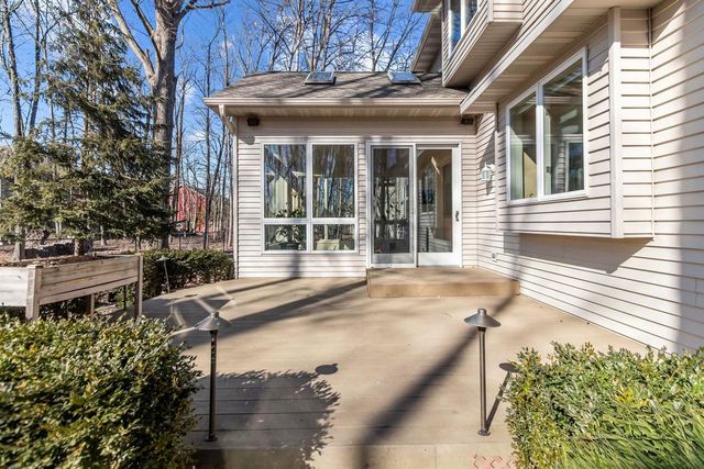 63 BRENTWOOD LANE, Appleton, WI 54915