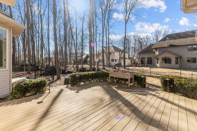 63 BRENTWOOD LANE, Appleton, WI 54915