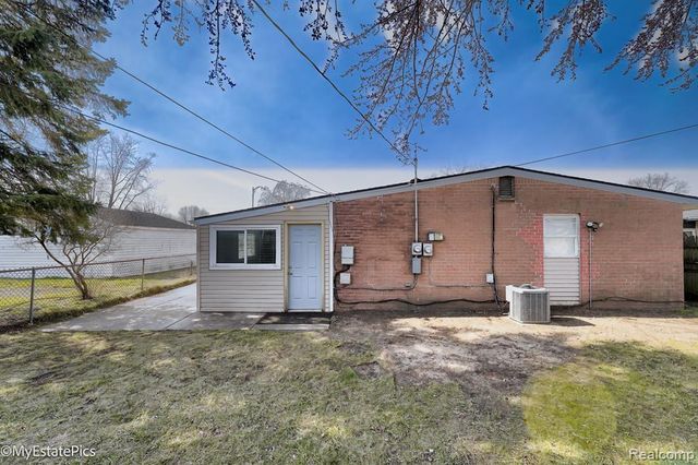 547 S Hawthorne Street, Westland, MI 48186