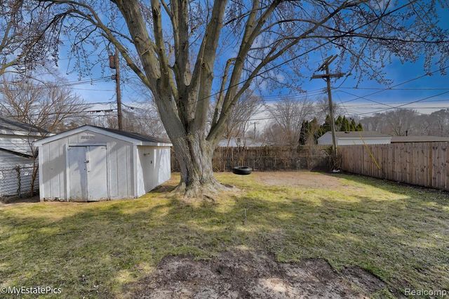 547 S Hawthorne Street, Westland, MI 48186