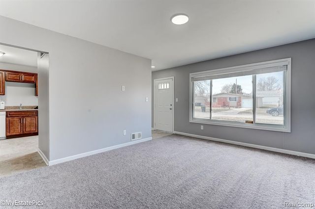 547 S Hawthorne Street, Westland, MI 48186