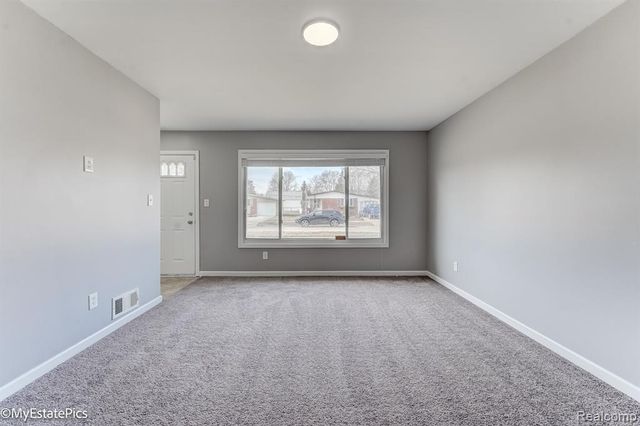 547 S Hawthorne Street, Westland, MI 48186