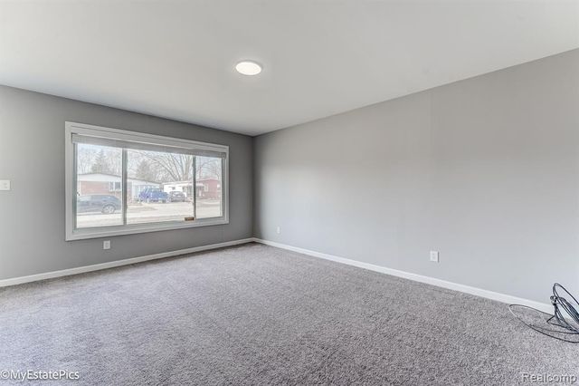 547 S Hawthorne Street, Westland, MI 48186