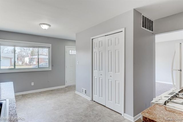 547 S Hawthorne Street, Westland, MI 48186